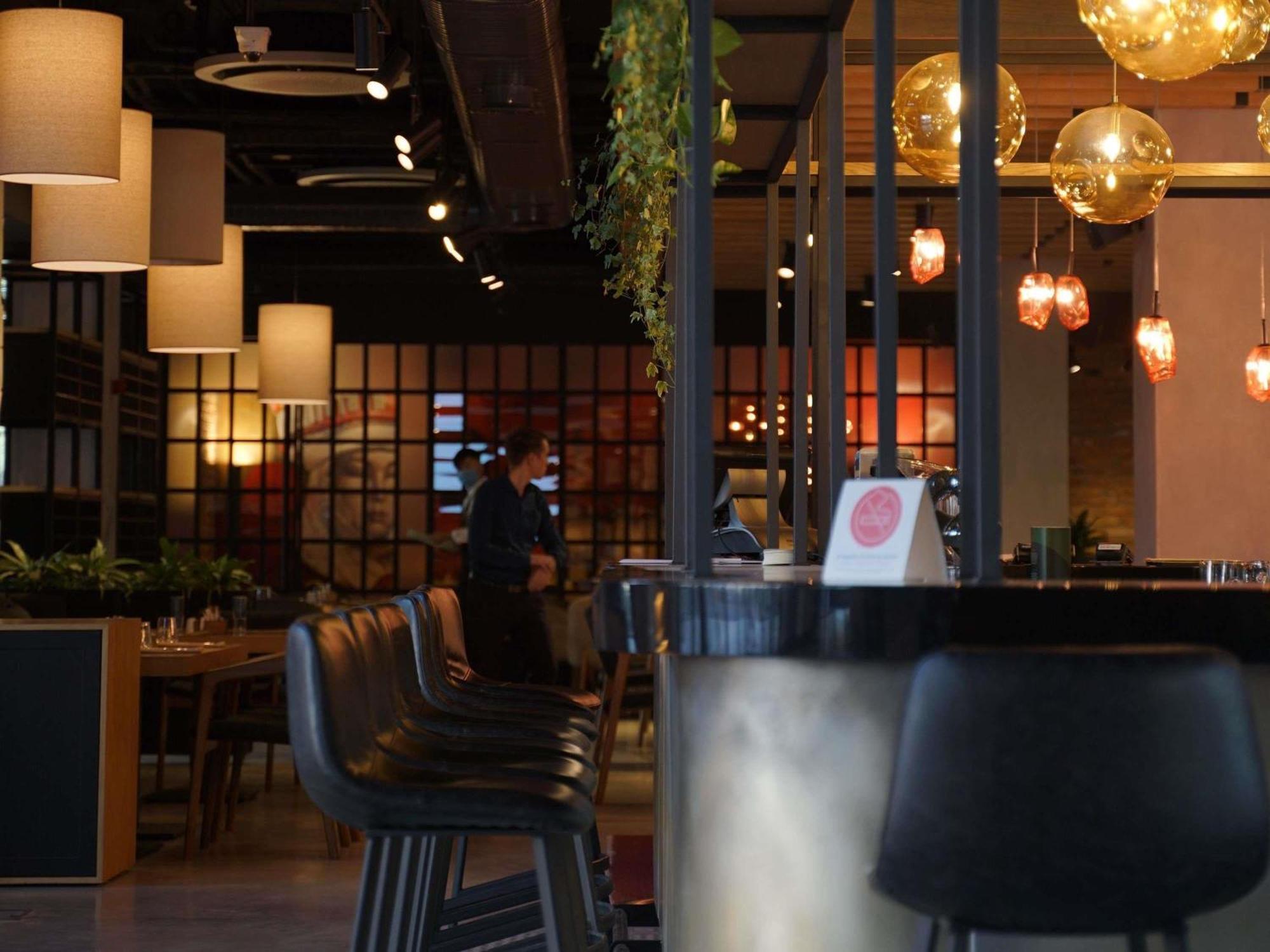 比什凯克市中心诺富特酒店 外观 照片