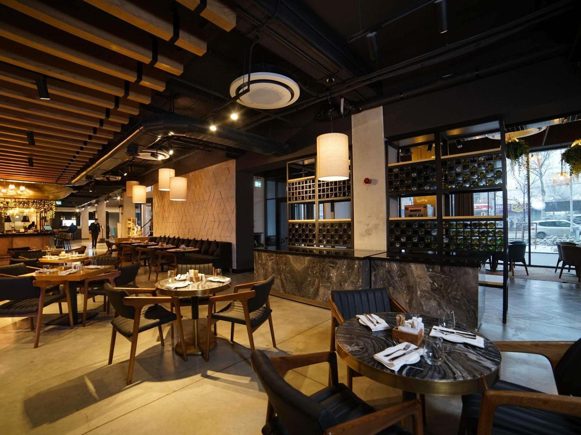 比什凯克市中心诺富特酒店 外观 照片